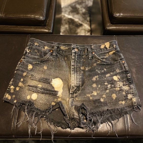 ***Last Chance $15*** Wrangler bleached distressed shorts - Picture 2 of 7